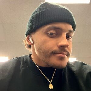 Meet your Posher, Adrian